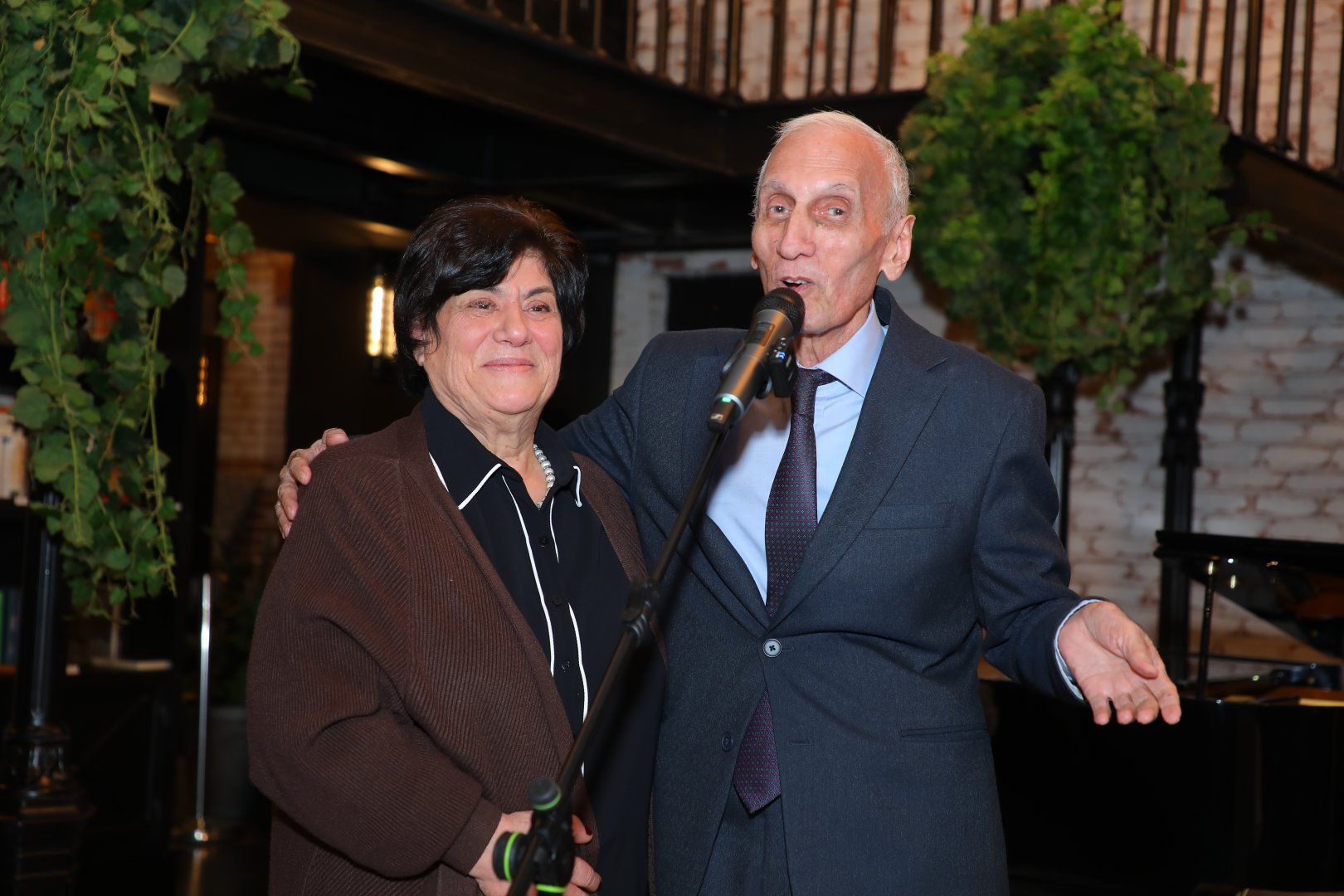 В Баку презентована книга Бахруза Нифталиева "Письма Богу", вызвавшая большой интерес (ФОТО)