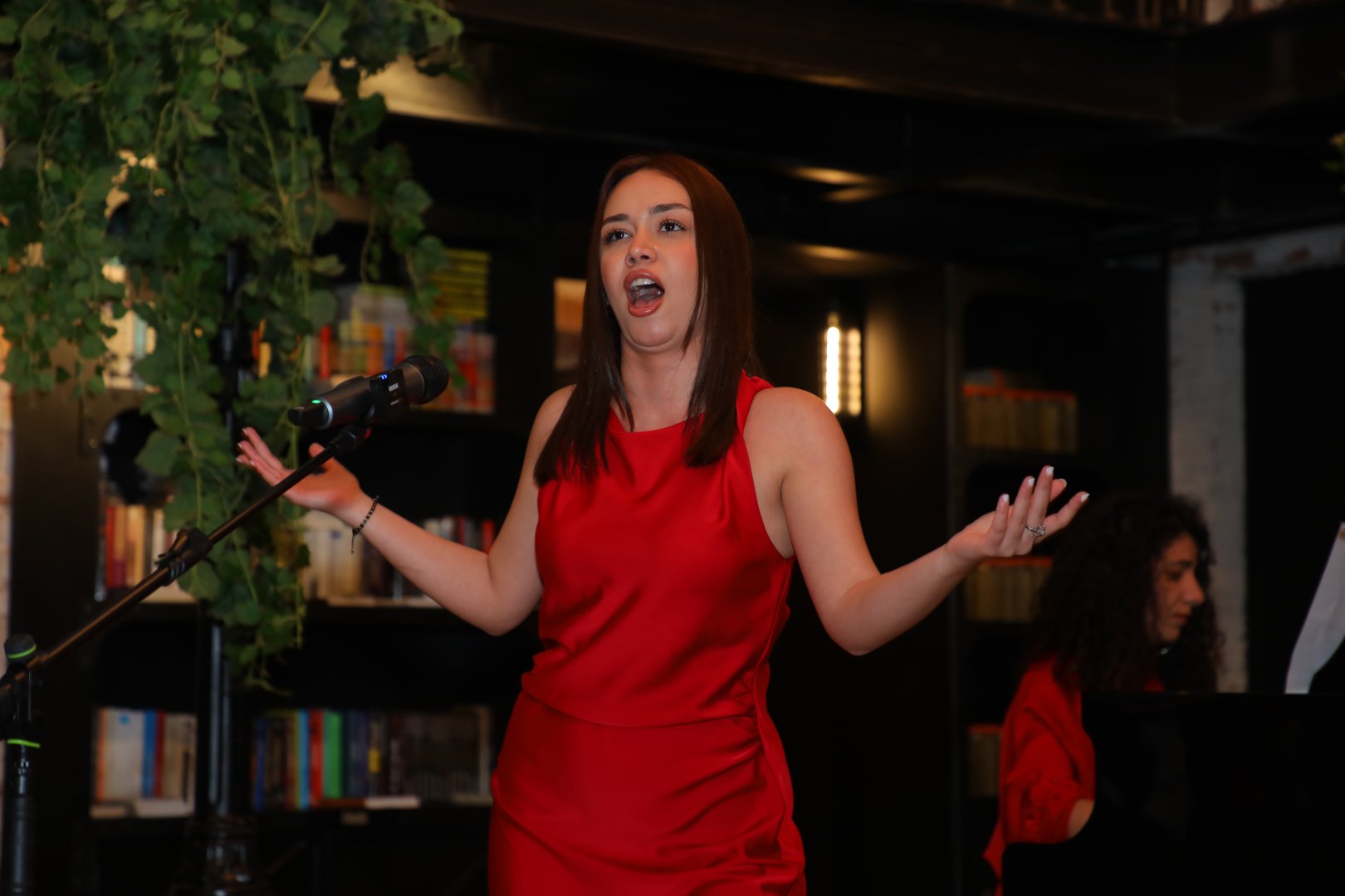 В Баку презентована книга Бахруза Нифталиева "Письма Богу", вызвавшая большой интерес (ФОТО)