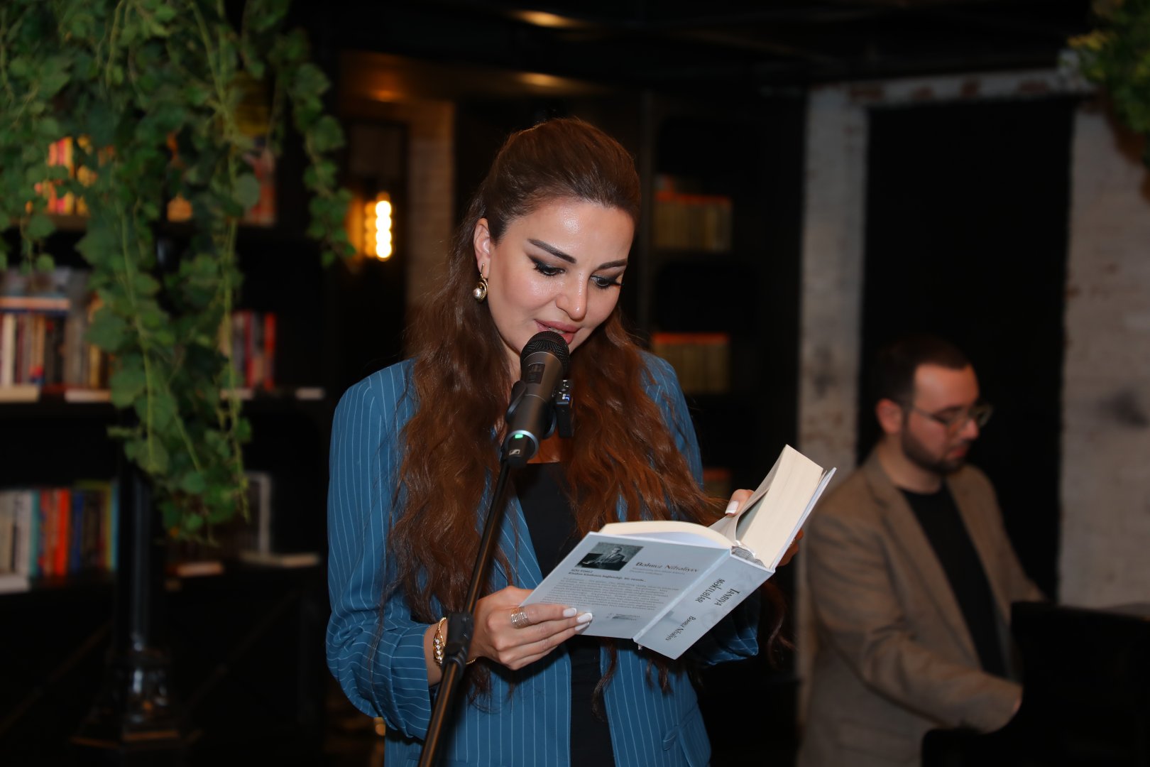 В Баку презентована книга Бахруза Нифталиева "Письма Богу", вызвавшая большой интерес (ФОТО)