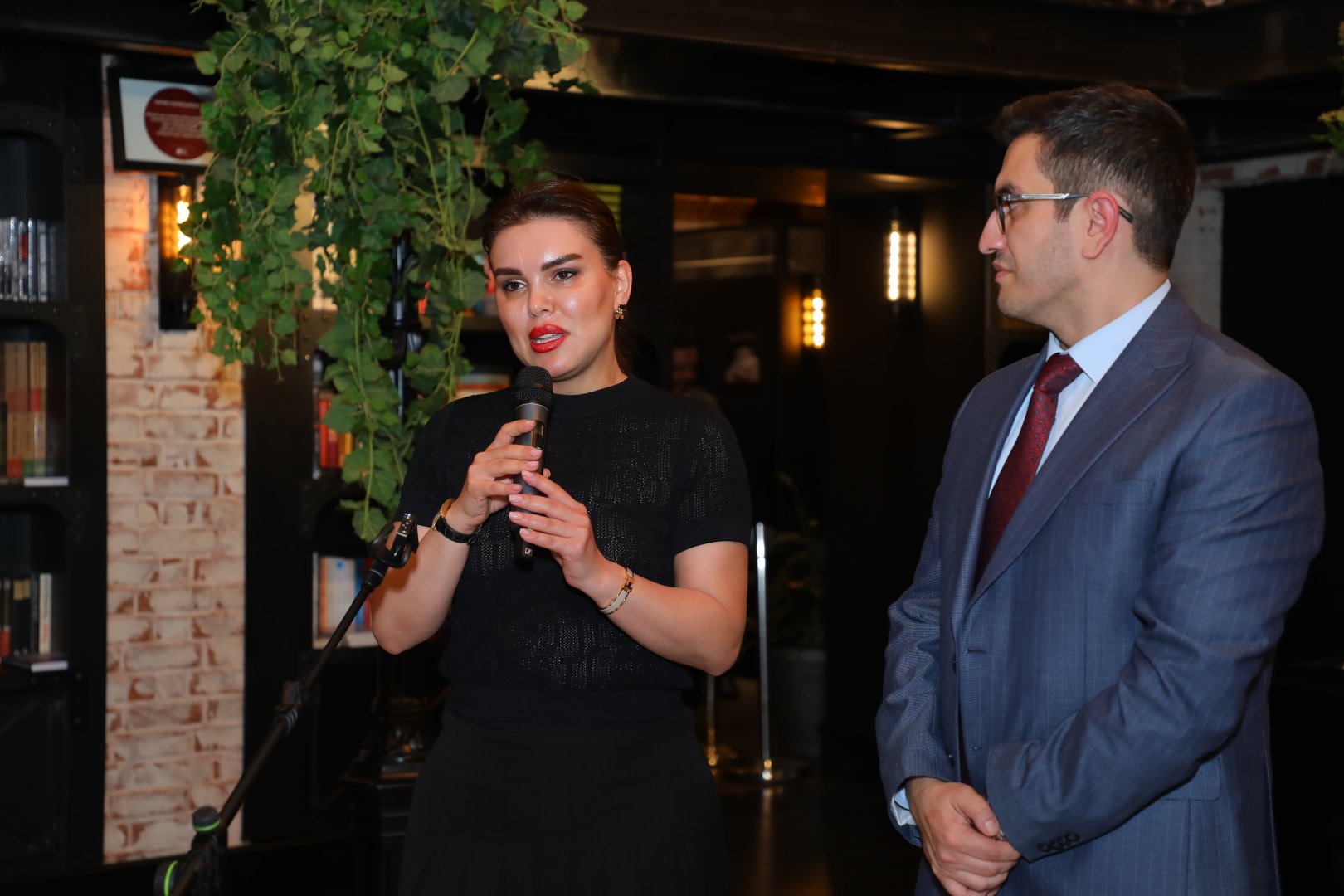 В Баку презентована книга Бахруза Нифталиева "Письма Богу", вызвавшая большой интерес (ФОТО)