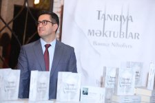 В Баку презентована книга Бахруза Нифталиева "Письма Богу", вызвавшая большой интерес (ФОТО)