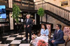 В Баку презентована книга Бахруза Нифталиева "Письма Богу", вызвавшая большой интерес (ФОТО)