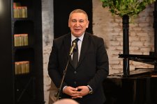 В Баку презентована книга Бахруза Нифталиева "Письма Богу", вызвавшая большой интерес (ФОТО)