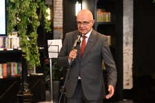 В Баку презентована книга Бахруза Нифталиева "Письма Богу", вызвавшая большой интерес (ФОТО)