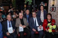 В Баку презентована книга Бахруза Нифталиева "Письма Богу", вызвавшая большой интерес (ФОТО)