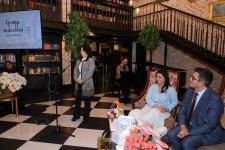 В Баку презентована книга Бахруза Нифталиева "Письма Богу", вызвавшая большой интерес (ФОТО)