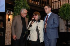 В Баку презентована книга Бахруза Нифталиева "Письма Богу", вызвавшая большой интерес (ФОТО)