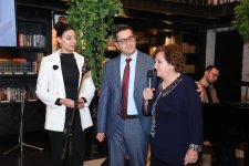 В Баку презентована книга Бахруза Нифталиева "Письма Богу", вызвавшая большой интерес (ФОТО)