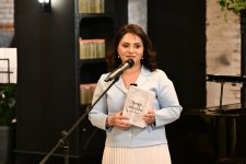 В Баку презентована книга Бахруза Нифталиева "Письма Богу", вызвавшая большой интерес (ФОТО)