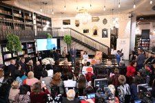 В Баку презентована книга Бахруза Нифталиева "Письма Богу", вызвавшая большой интерес (ФОТО)