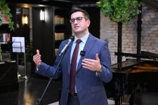 В Баку презентована книга Бахруза Нифталиева "Письма Богу", вызвавшая большой интерес (ФОТО)