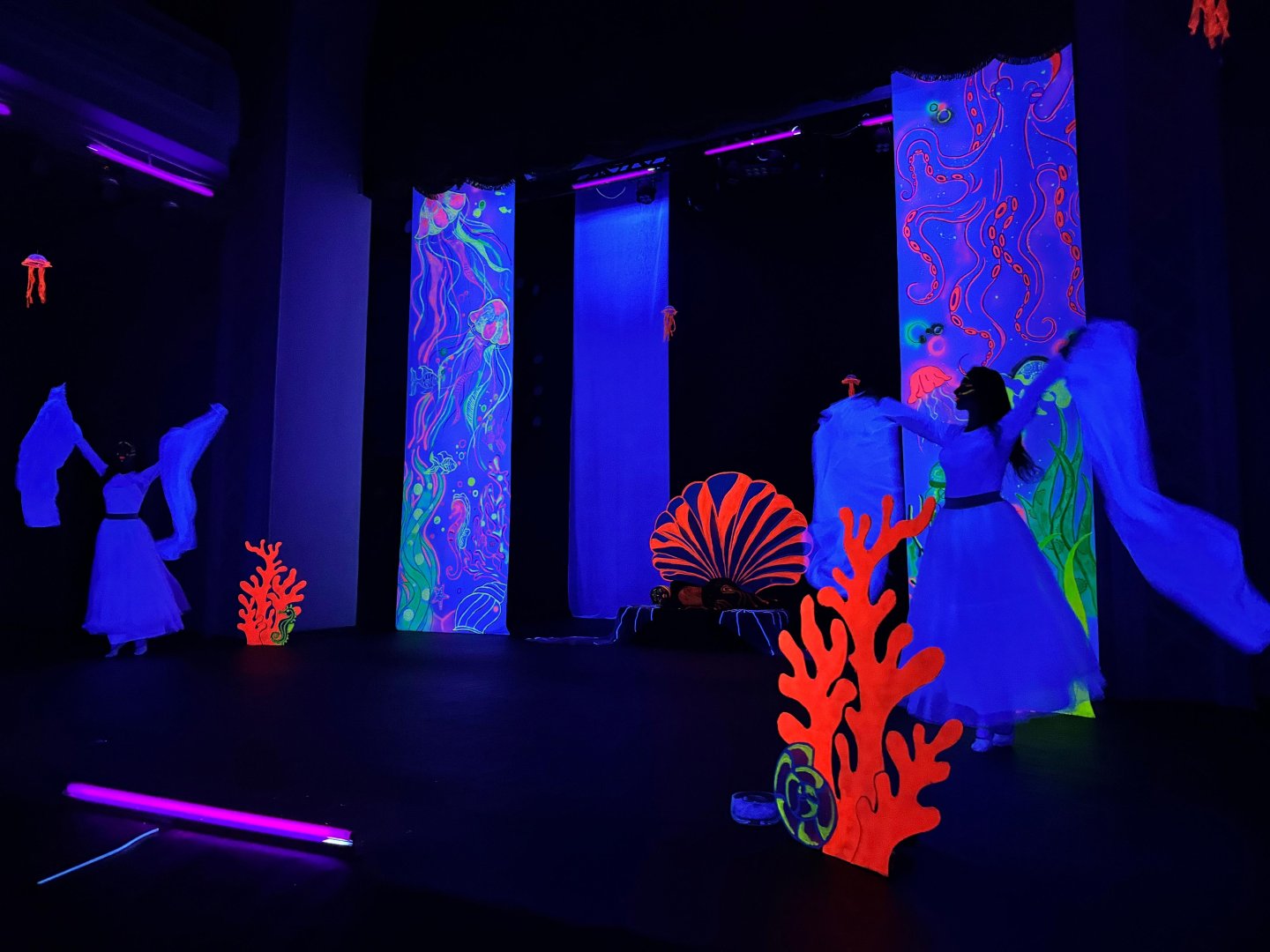 Одна морская история в Баку – в эстетике неона (ФОТО)