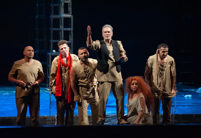 Скончался после спектакля в 41 год... В Баку представлен спектакль "Сборище сумасшедших" к 80-летию Самандара Рзаева (ФОТО)