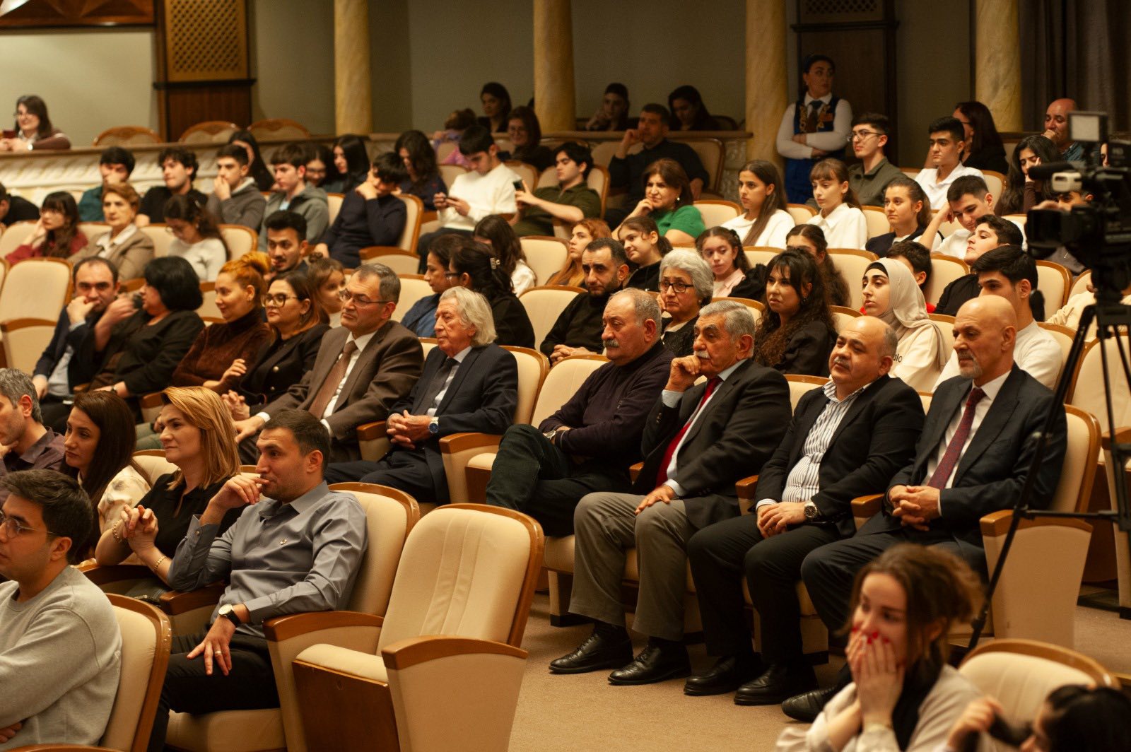 Скончался после спектакля в 41 год... В Баку представлен спектакль "Сборище сумасшедших" к 80-летию Самандара Рзаева (ФОТО)