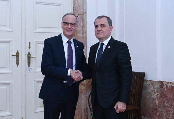 Джейхун Байрамов провел обмен мнениями с представителем МИД Канады