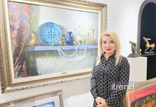 "Агент 007" Пирс Броснан восхищен азербайджанской галерей - интервью с Зарифой Асадовой (ФОТО)