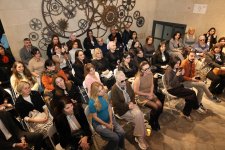 В рамках фестиваля "Нефтяной бум улыбается всем" в Баку представлена пьеса "Нефть" (ФОТО)