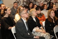 В рамках фестиваля "Нефтяной бум улыбается всем" в Баку представлена пьеса "Нефть" (ФОТО)