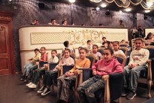 Воспитанники детского дома стали гостями азербайджанского театра (ФОТО)
