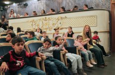 Воспитанники детского дома стали гостями азербайджанского театра (ФОТО)