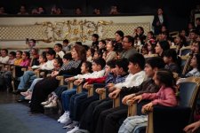 Воспитанники детского дома стали гостями азербайджанского театра (ФОТО)