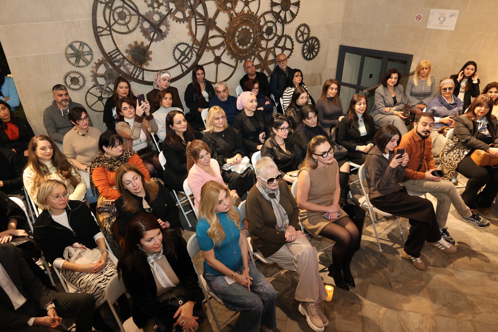 В рамках фестиваля "Нефтяной бум улыбается всем" в Баку представлена пьеса "Нефть" (ФОТО)