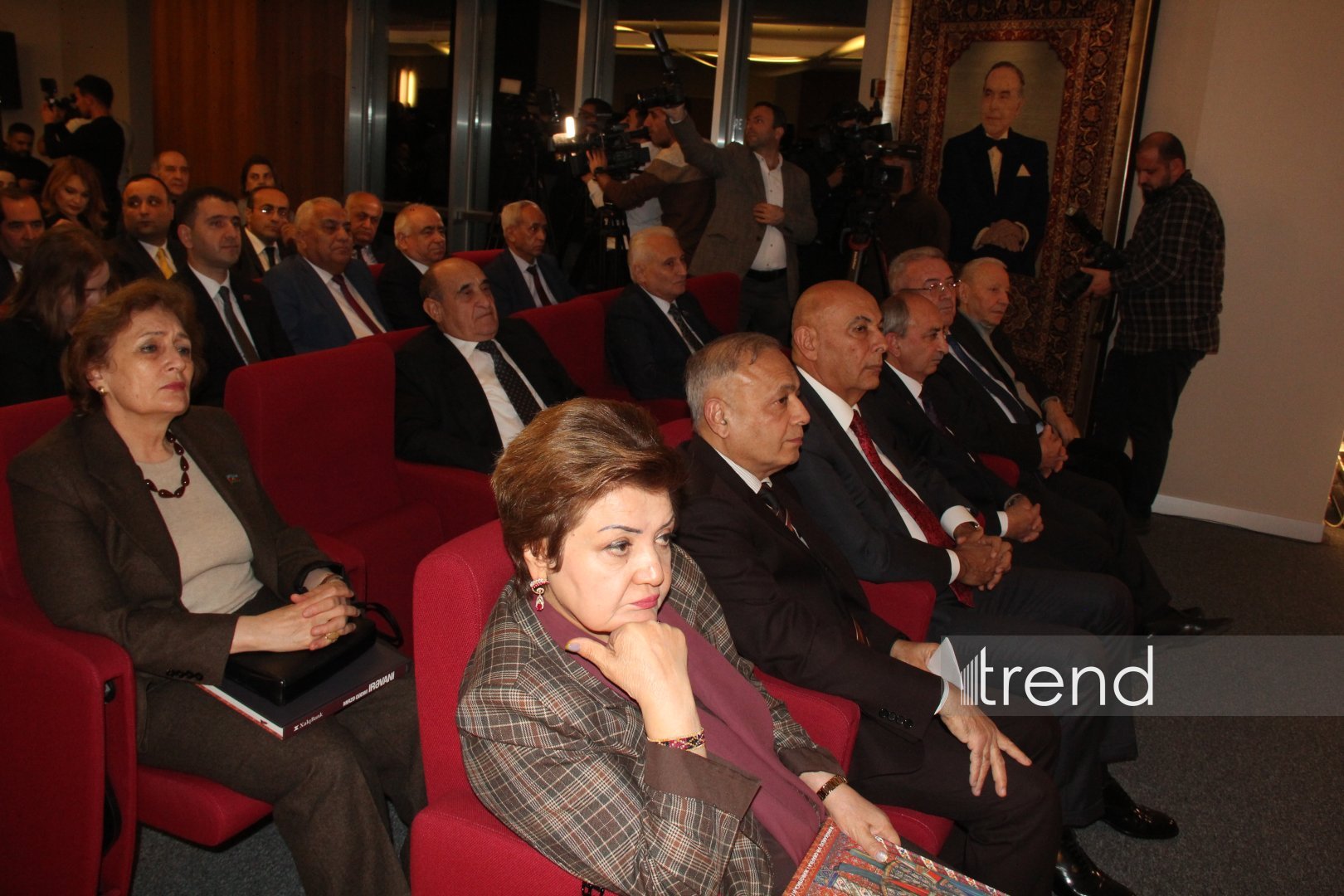 Xalq Bank провел торжественную презентацию издания, посвященного выдающемуся художнику XIX века Мирзе Гадиму Иревани (ФОТО)