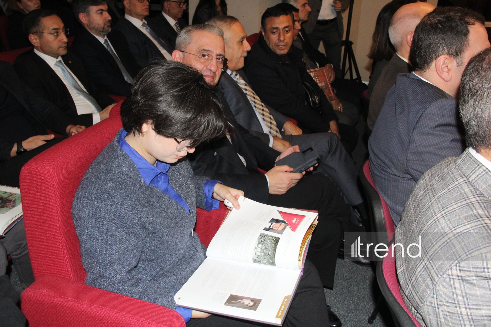 Xalq Bank провел торжественную презентацию издания, посвященного выдающемуся художнику XIX века Мирзе Гадиму Иревани (ФОТО)