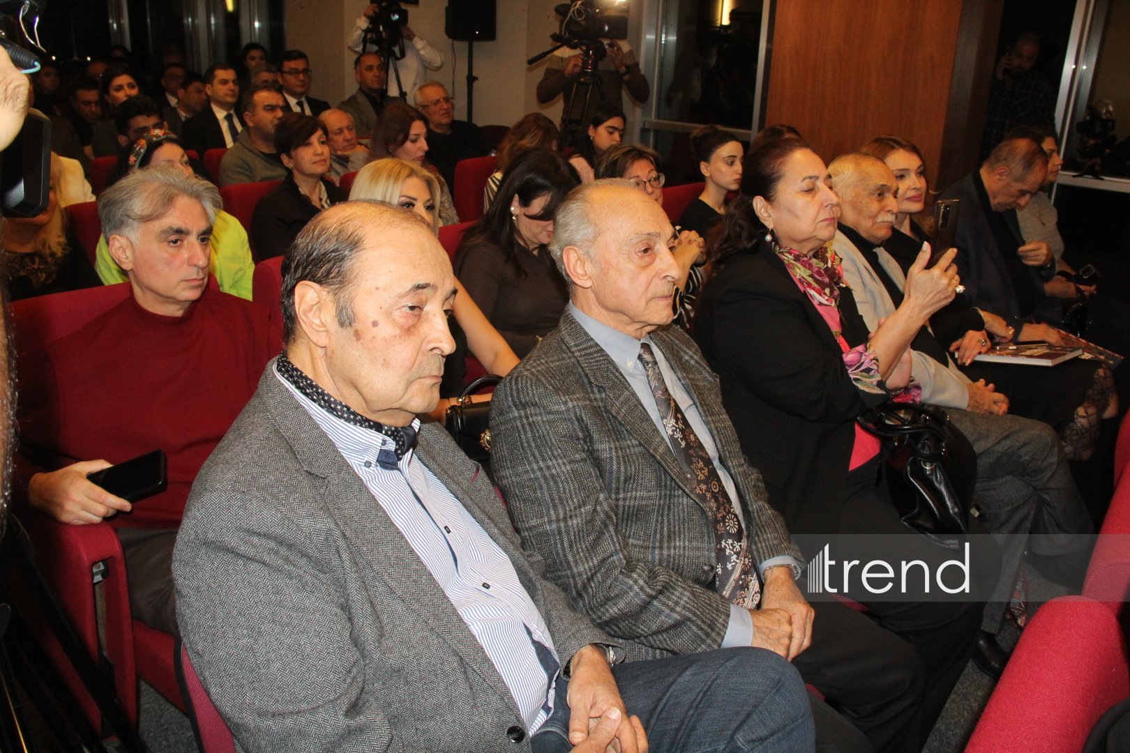 Xalq Bank провел торжественную презентацию издания, посвященного выдающемуся художнику XIX века Мирзе Гадиму Иревани (ФОТО)