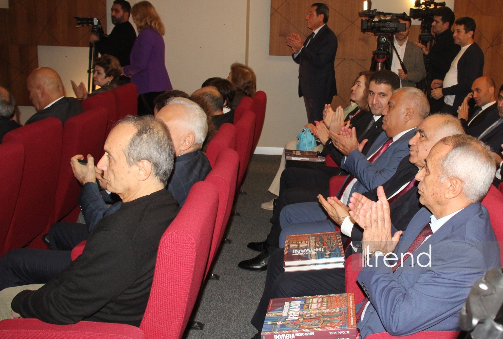 Xalq Bank провел торжественную презентацию издания, посвященного выдающемуся художнику XIX века Мирзе Гадиму Иревани (ФОТО)