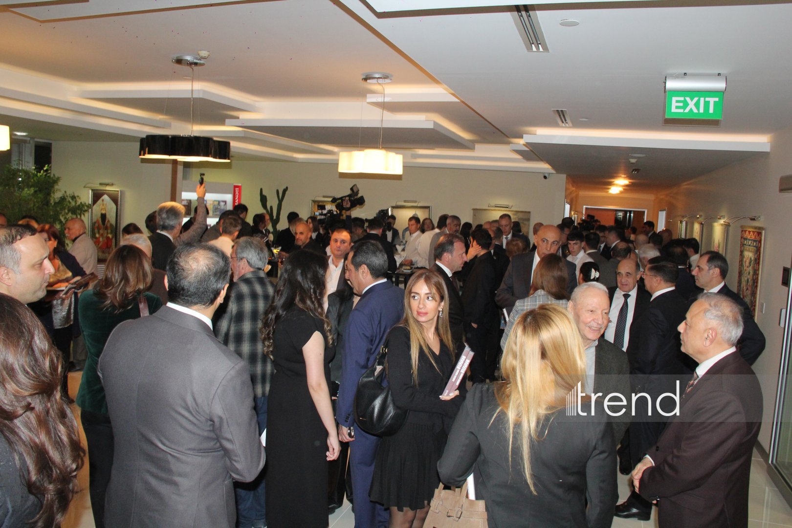 Xalq Bank провел торжественную презентацию издания, посвященного выдающемуся художнику XIX века Мирзе Гадиму Иревани (ФОТО)