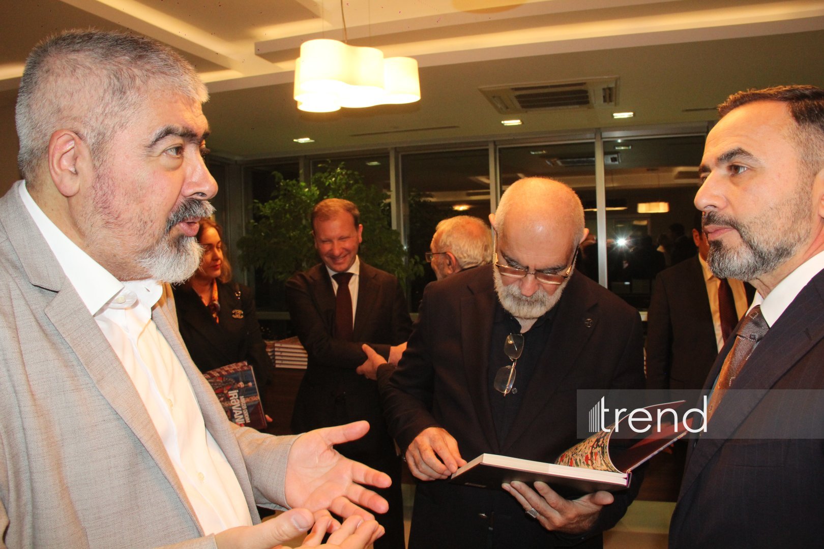 Xalq Bank провел торжественную презентацию издания, посвященного выдающемуся художнику XIX века Мирзе Гадиму Иревани (ФОТО)