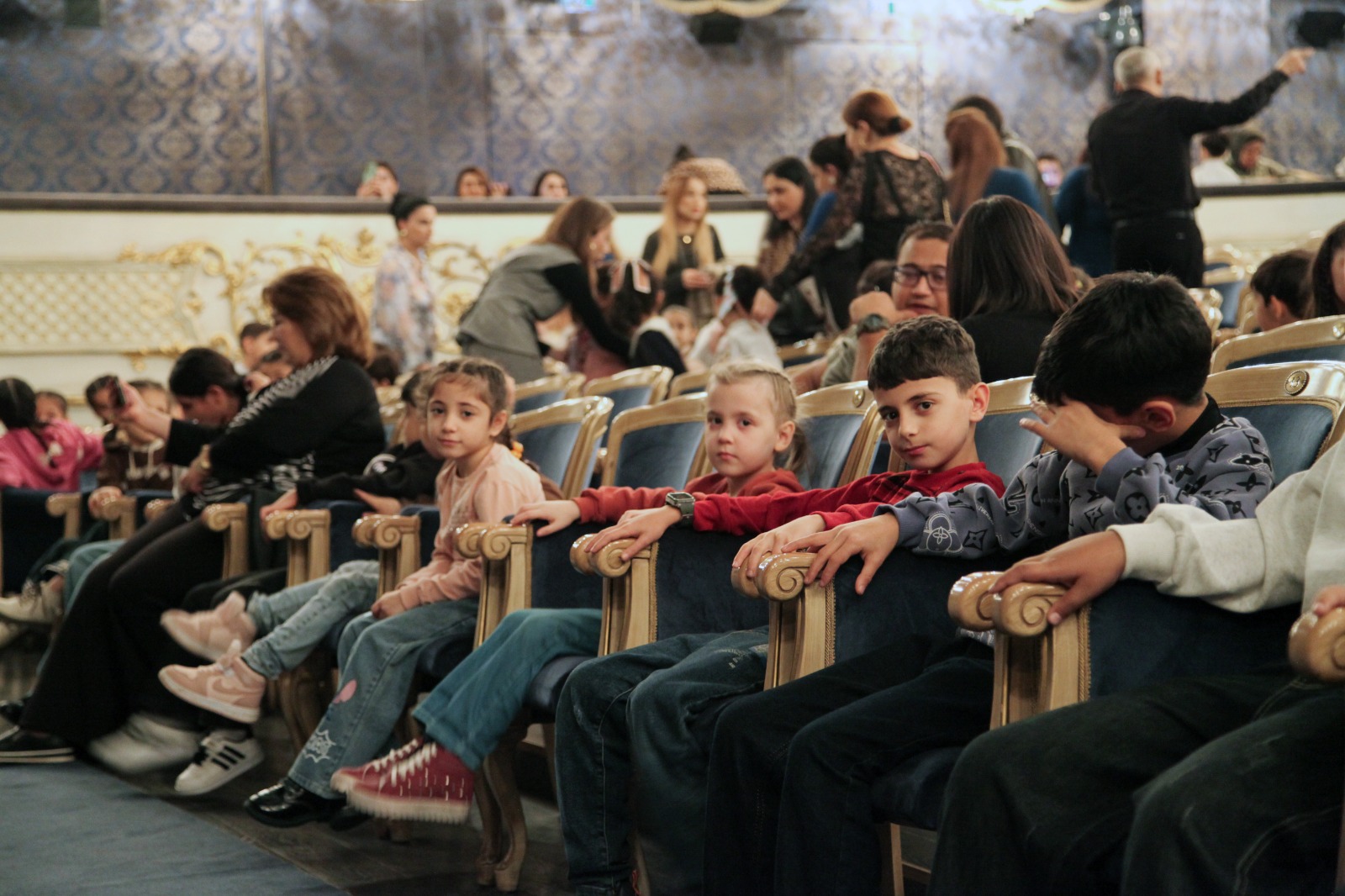 Воспитанники детского дома стали гостями азербайджанского театра (ФОТО)
