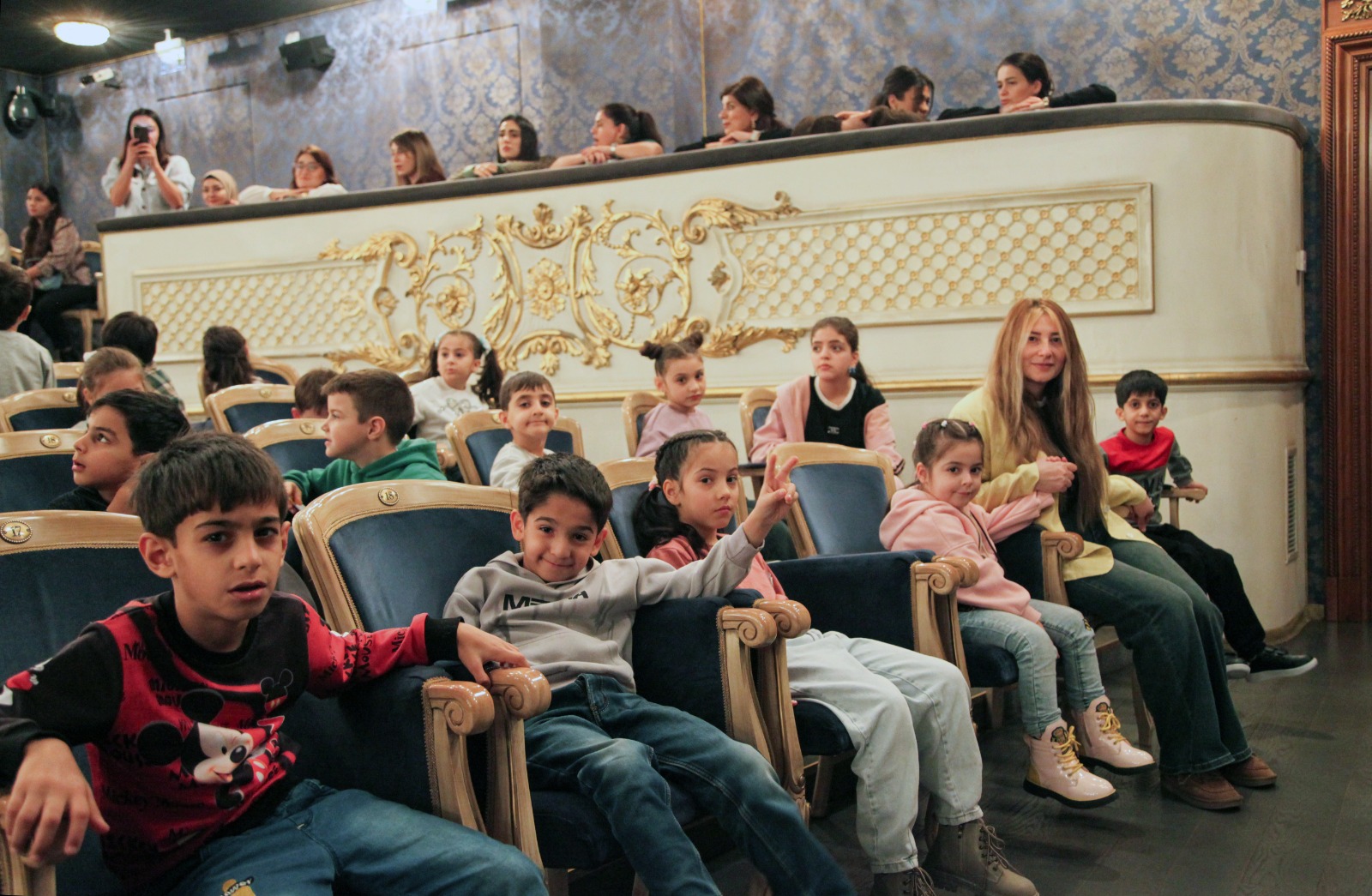 Воспитанники детского дома стали гостями азербайджанского театра (ФОТО)