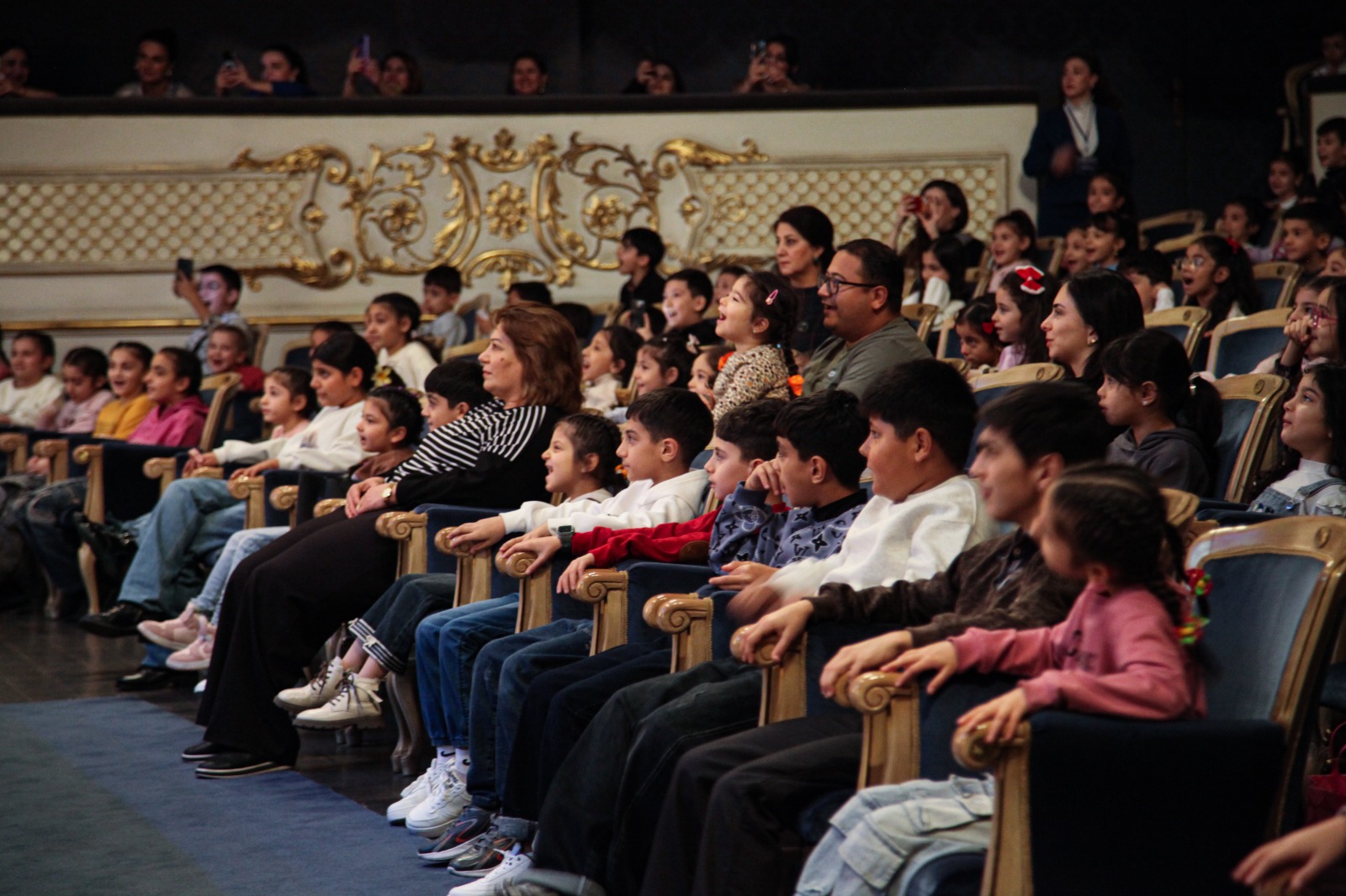 Воспитанники детского дома стали гостями азербайджанского театра (ФОТО)