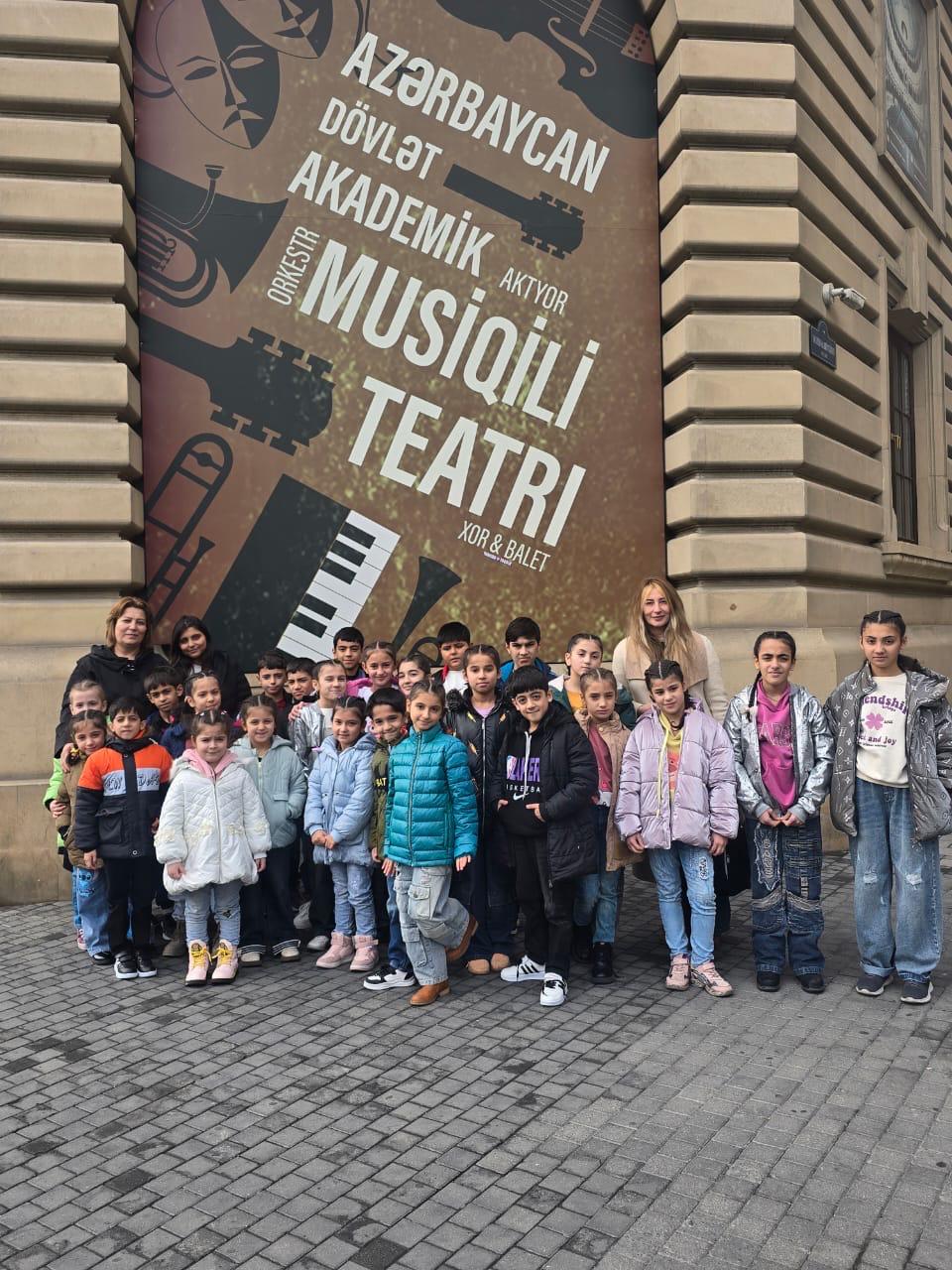 Воспитанники детского дома стали гостями азербайджанского театра (ФОТО)