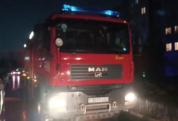В многоэтажном жилом здании в Баку произошел пожар, четыре человека погибли (ФОТО)