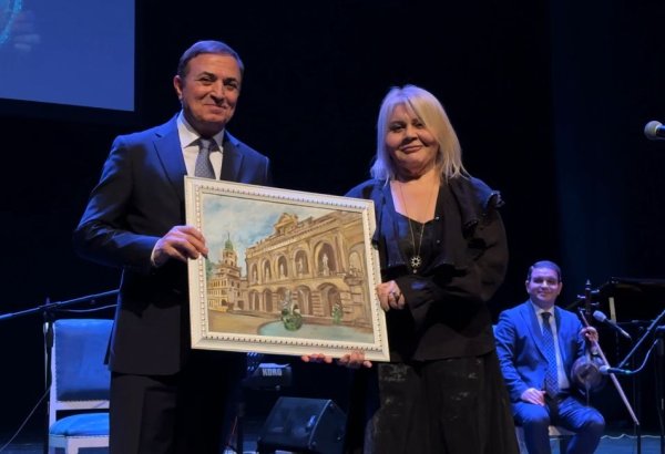 В Гянджинской государственной филармонии торжественно отметили юбилей Мансума Ибрагимова (ФОТО)