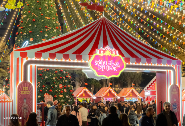 Ярмарка "Холодные руки, горячее сердце" в Баку впервые представлена в цирковой тематике и превращает Площадь Фонтанов в уникальное пространство (ФОТО)