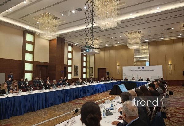 В Баку состоялась презентация проекта по декарбонизации железных дорог при поддержке АБР (ФОТО)