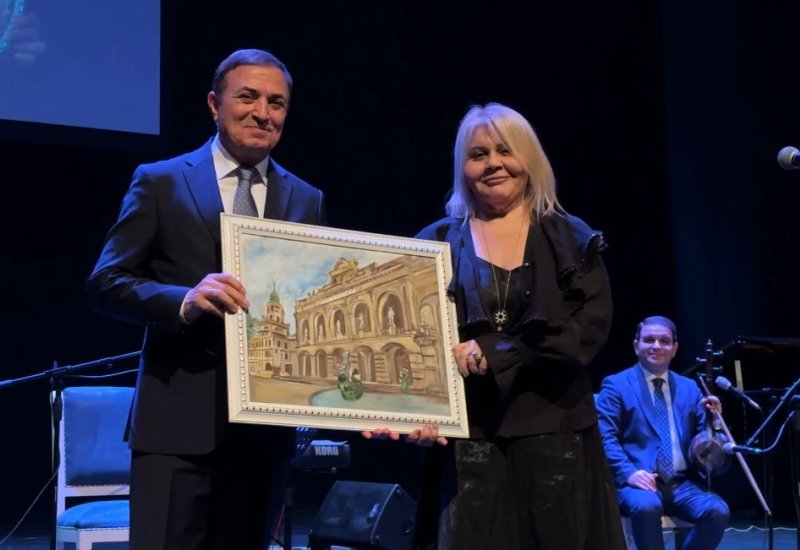 В Гянджинской государственной филармонии торжественно отметили юбилей Мансума Ибрагимова (ФОТО)