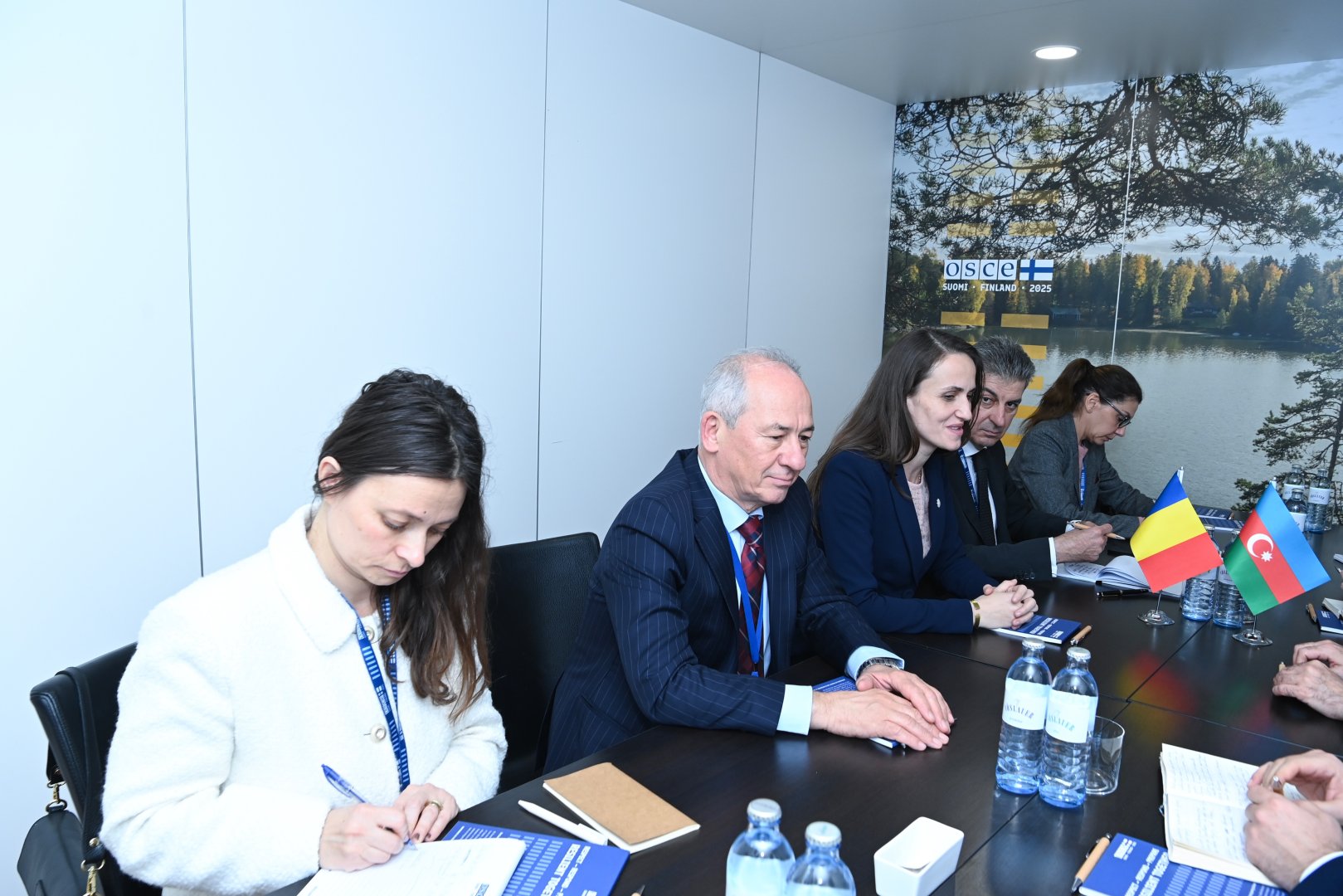 Джейхун Байрамов встретился с министром иностранных дел Румынии (ФОТО)