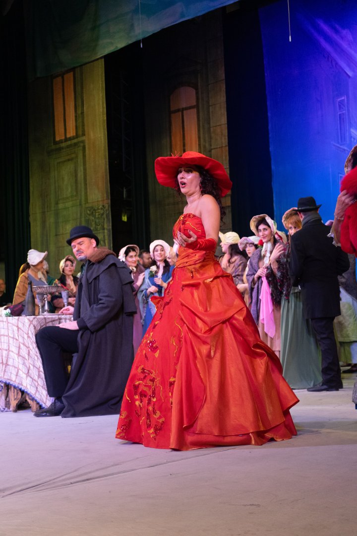 Бедные художники Парижа погрузили Баку в мир любви и творческой страсти (ФОТО)