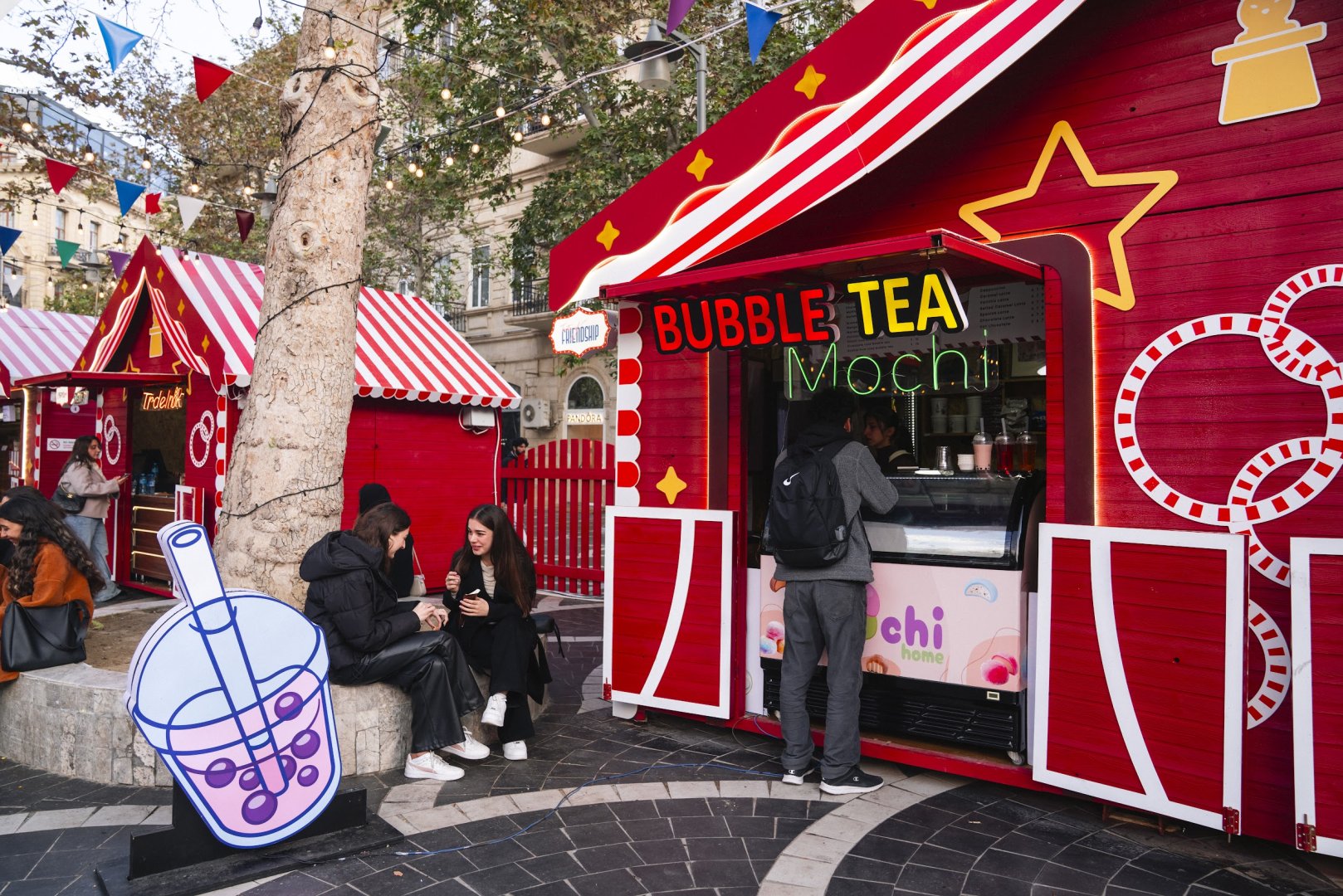 Ярмарка "Холодные руки, горячее сердце" в Баку впервые представлена в цирковой тематике и превращает Площадь Фонтанов в уникальное пространство (ФОТО)