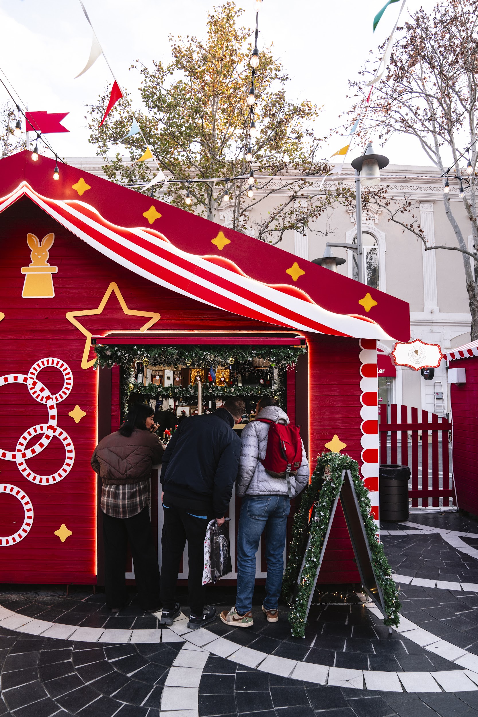 Ярмарка "Холодные руки, горячее сердце" в Баку впервые представлена в цирковой тематике и превращает Площадь Фонтанов в уникальное пространство (ФОТО)