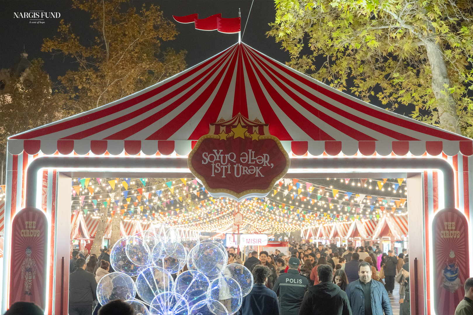 Ярмарка "Холодные руки, горячее сердце" в Баку впервые представлена в цирковой тематике и превращает Площадь Фонтанов в уникальное пространство (ФОТО)