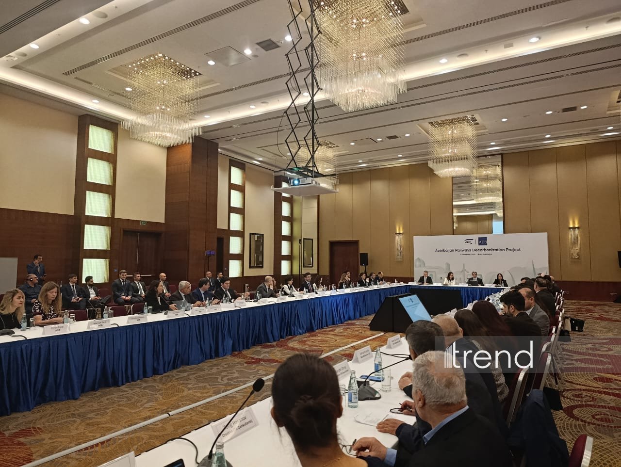 В Баку проходит презентация проекта по декарбонизации железных дорог при поддержке АБР (ФОТО)