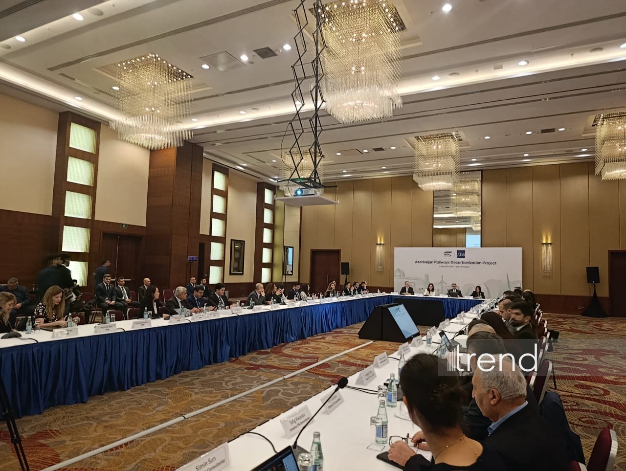 В Баку проходит презентация проекта по декарбонизации железных дорог при поддержке АБР (ФОТО)