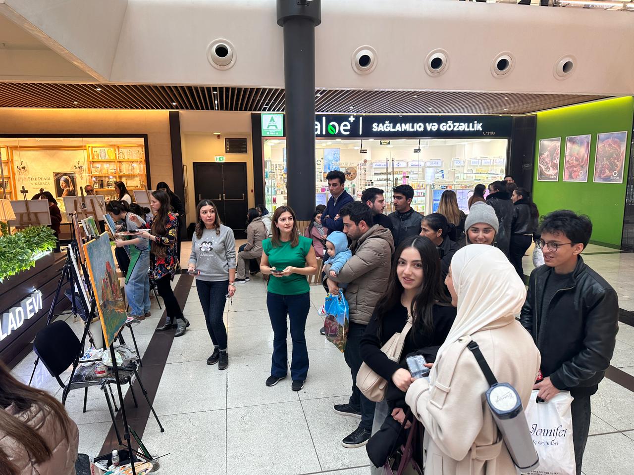 В Гяндже в формате live show представлена экспозиция "Польша глазами азербайджанских художников" (ФОТО)