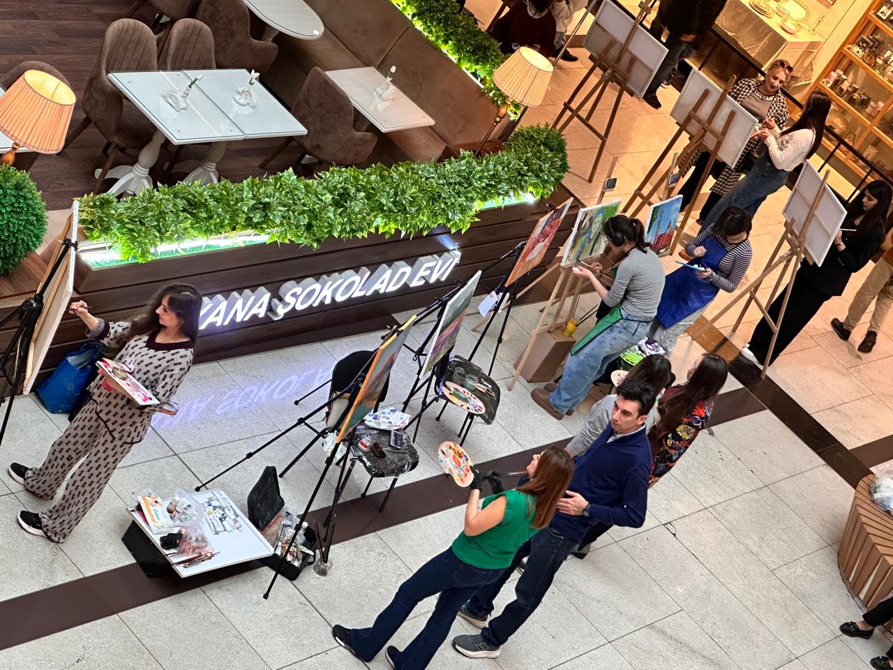 В Гяндже в формате live show представлена экспозиция "Польша глазами азербайджанских художников" (ФОТО)